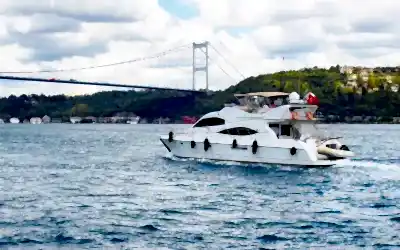 Bosphorus Cruise Tours Istanbul: Shared vs Private Yacht