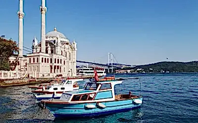 Bosphorus Dinner Cruise Menu – What to Expect on a Luxury Dining Yacht