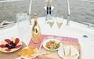 Bosphorus Dinner Cruise: Private Yacht Experience